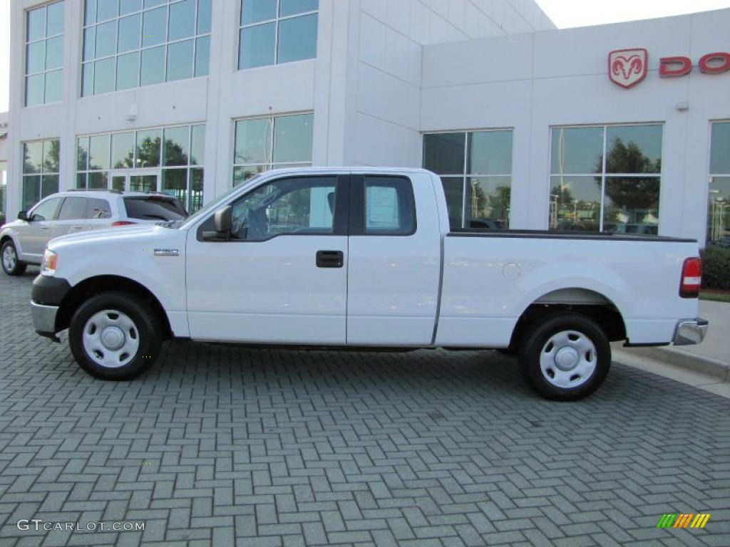 2006 F150 XL SuperCab - Oxford White / Medium/Dark Flint photo #2