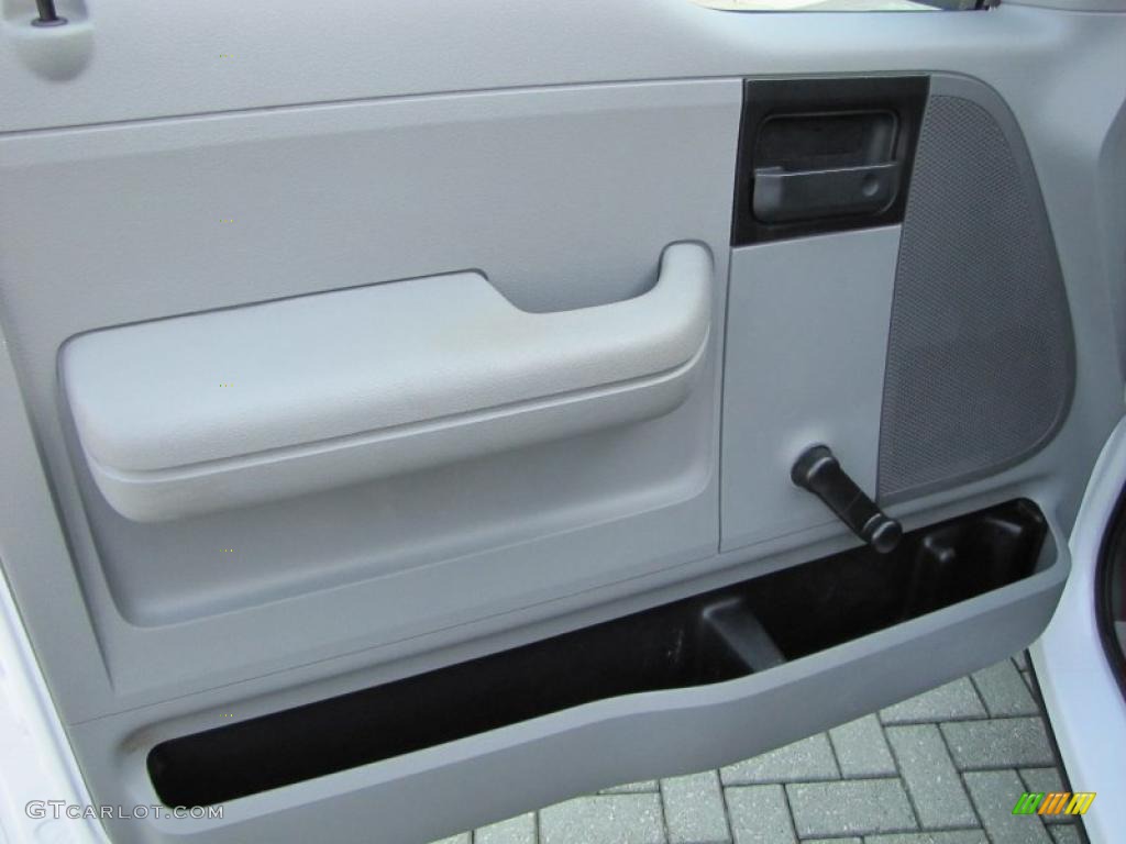 2006 F150 XL SuperCab - Oxford White / Medium/Dark Flint photo #12