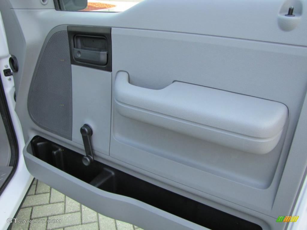 2006 F150 XL SuperCab - Oxford White / Medium/Dark Flint photo #16