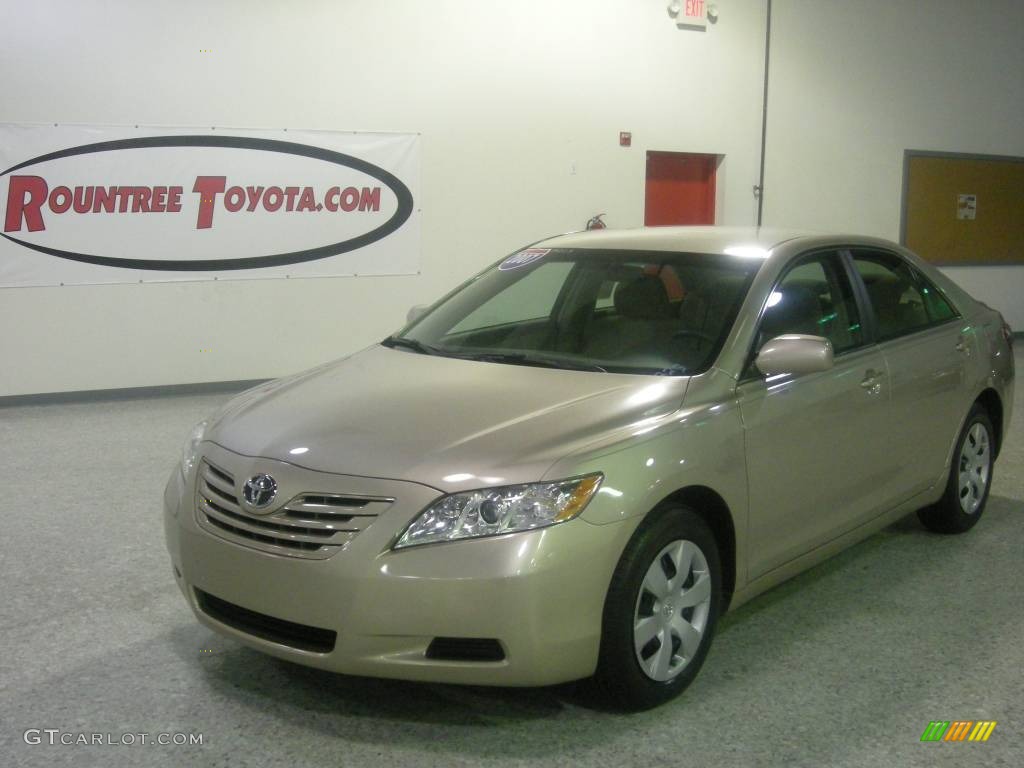 2007 Camry LE V6 - Desert Sand Mica / Bisque photo #1