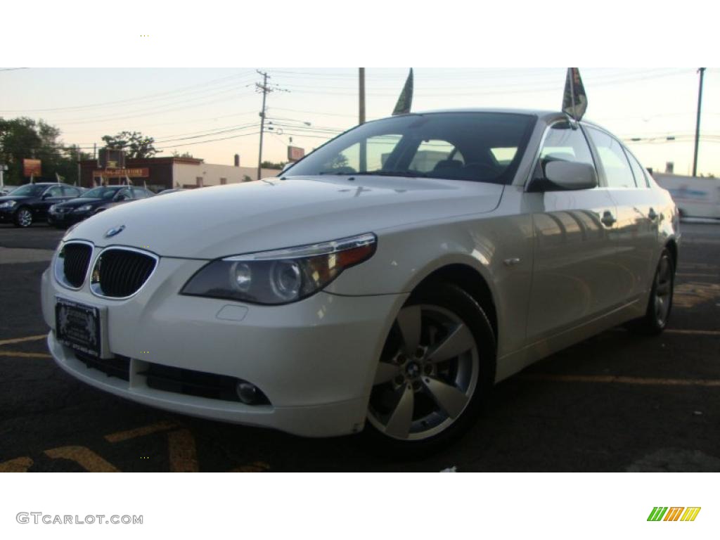 2005 5 Series 530i Sedan - Alpine White / Auburn photo #1