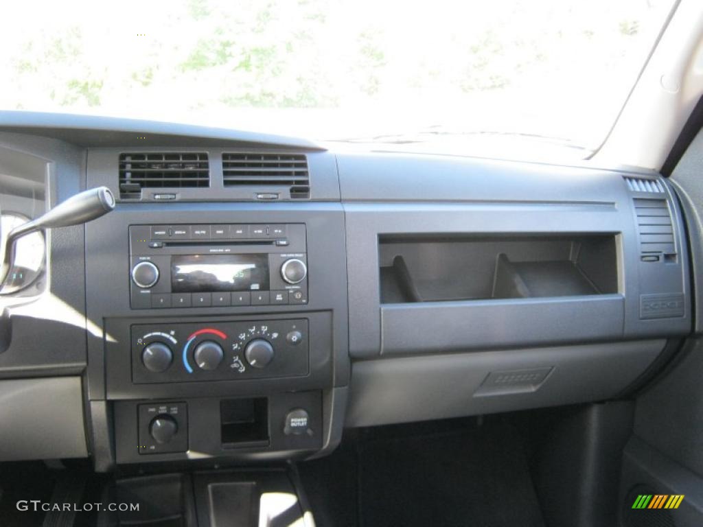 2010 Dakota Big Horn Crew Cab 4x4 - Inferno Red Crystal Pearl / Dark Slate Gray/Medium Slate Gray photo #15