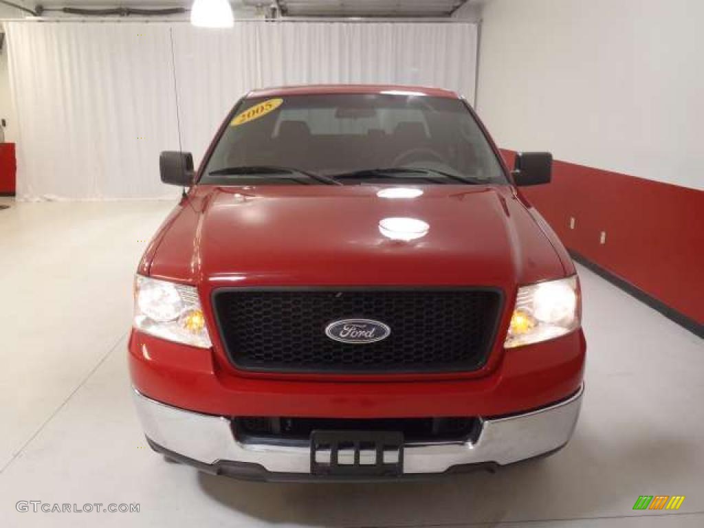 2005 F150 XLT SuperCrew - Bright Red / Medium Flint Grey photo #2