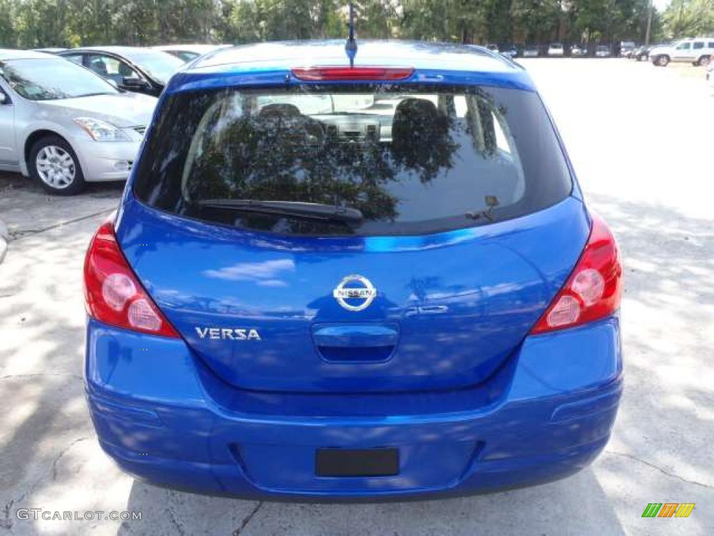 2011 Versa 1.8 S Hatchback - Metallic Blue / Charcoal photo #4