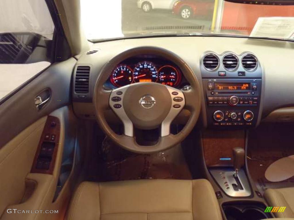 2007 Altima 2.5 SL - Super Black / Blond photo #14