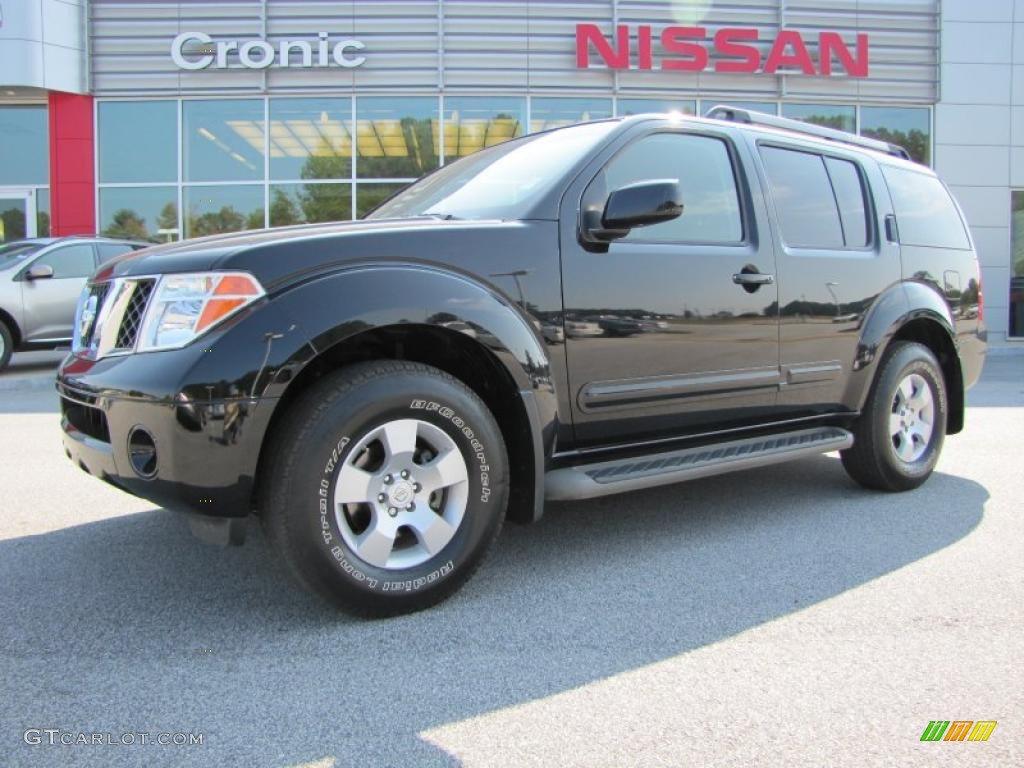 Super Black Nissan Pathfinder