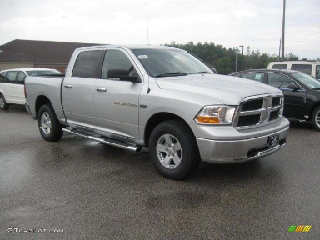 2011 Ram 1500 SLT Crew Cab 4x4 - Bright Silver Metallic / Dark Slate Gray/Medium Graystone photo #3