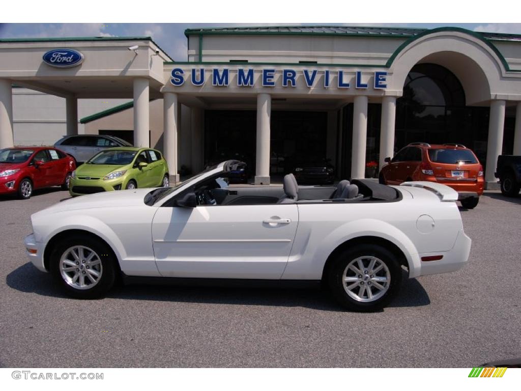 2006 Mustang V6 Deluxe Convertible - Performance White / Light Graphite photo #4