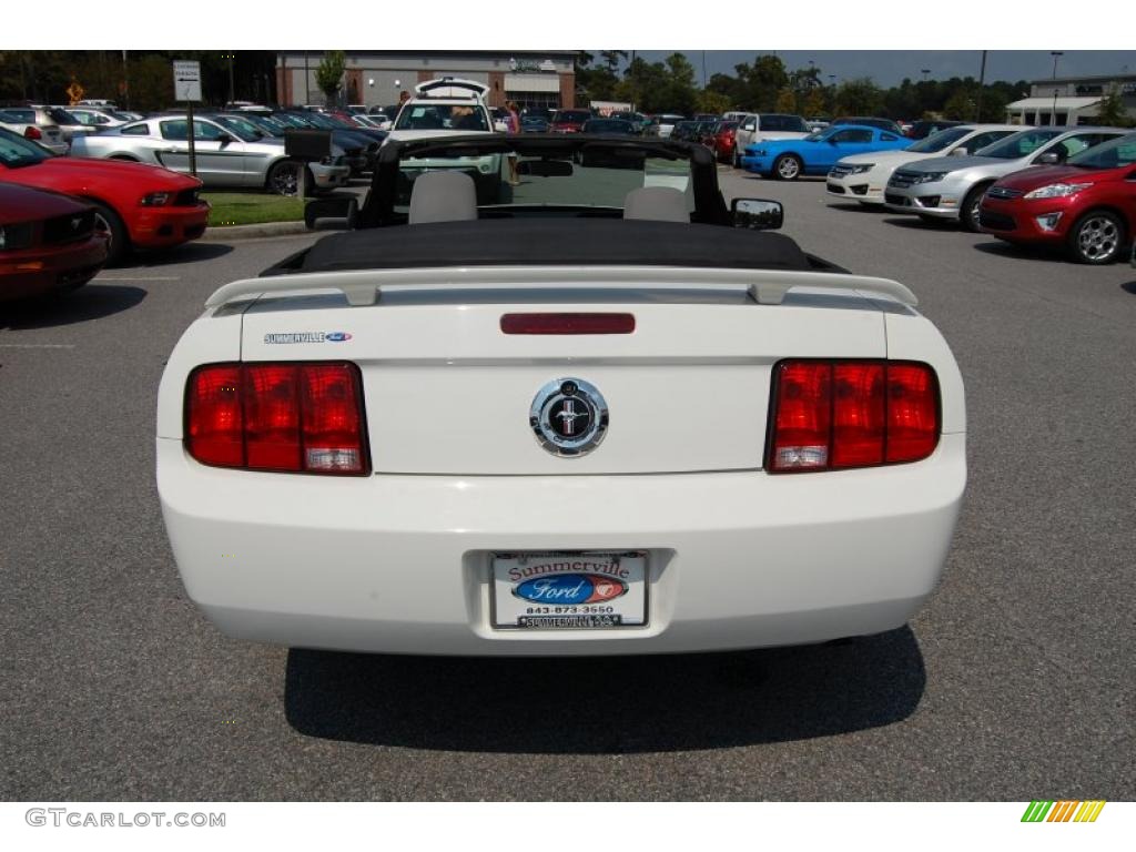 2006 Mustang V6 Deluxe Convertible - Performance White / Light Graphite photo #19