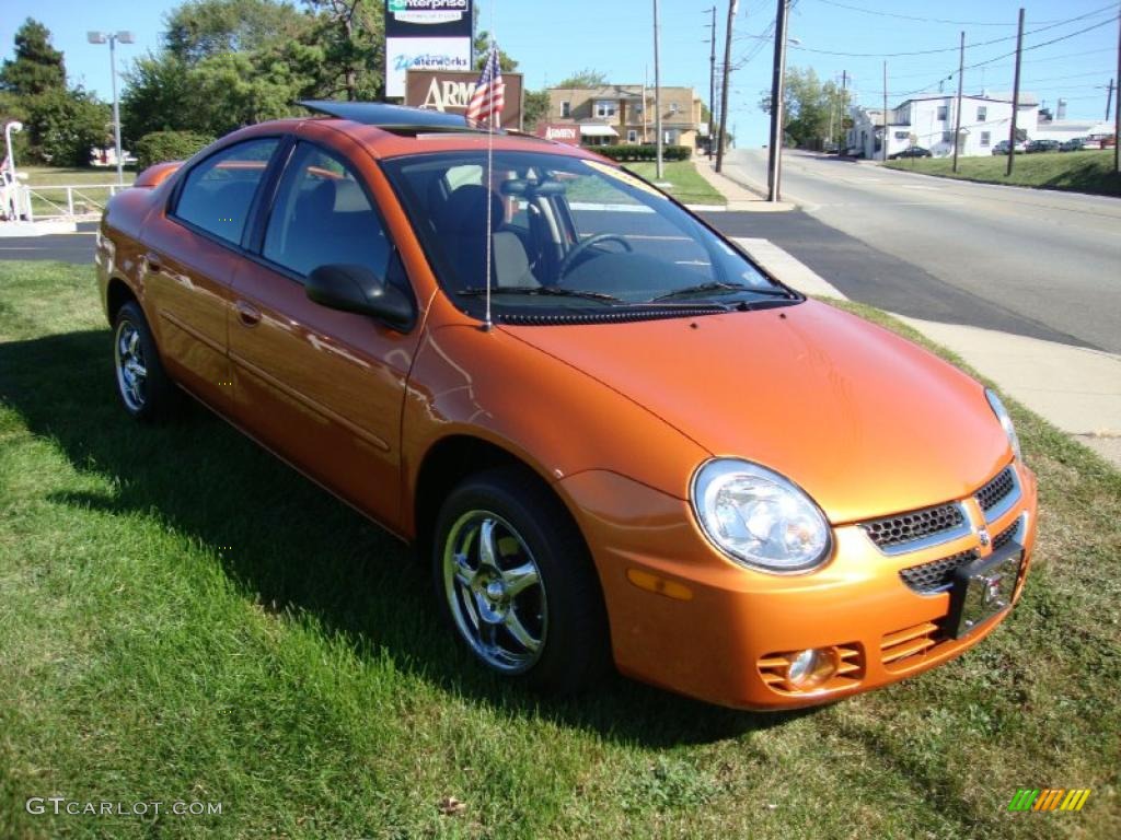 2005 Neon SXT - Orange Blast Pearlcoat / Dark Slate Gray photo #4