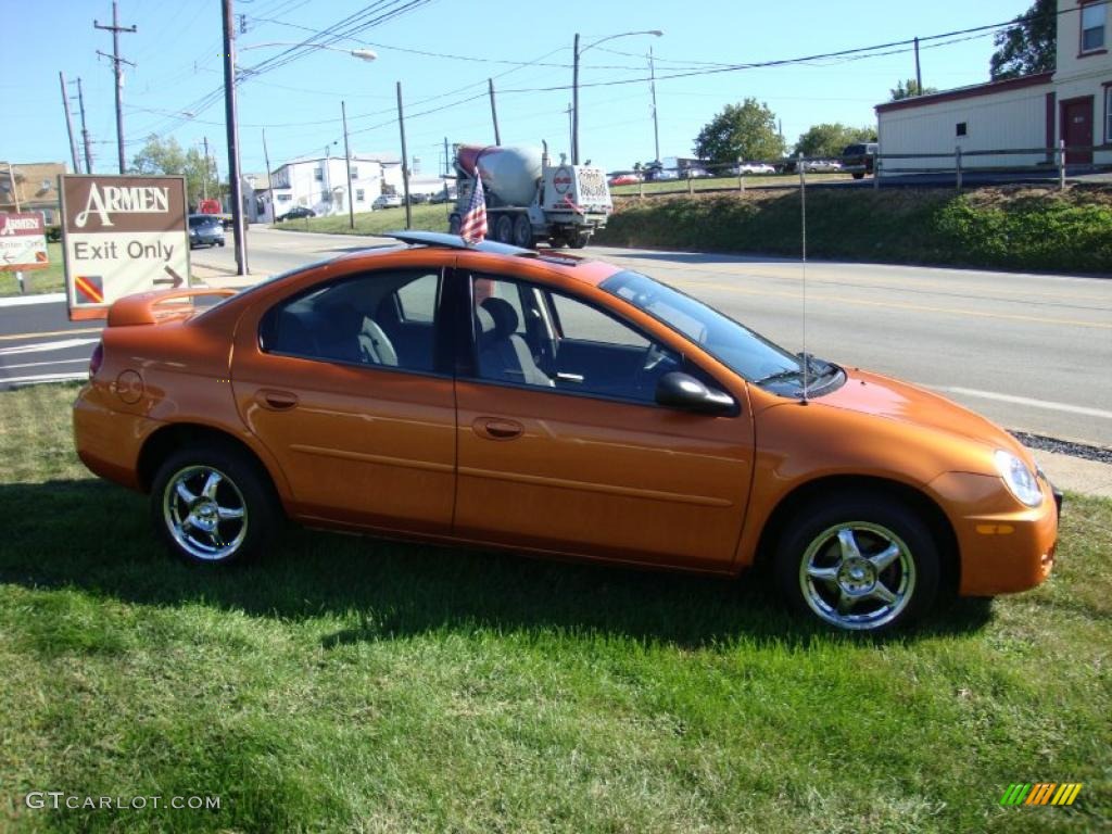 2005 Neon SXT - Orange Blast Pearlcoat / Dark Slate Gray photo #6