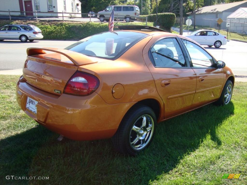 2005 Neon SXT - Orange Blast Pearlcoat / Dark Slate Gray photo #7