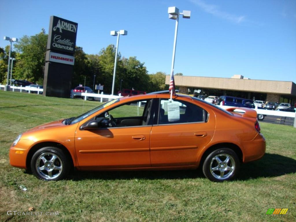 2005 Neon SXT - Orange Blast Pearlcoat / Dark Slate Gray photo #10