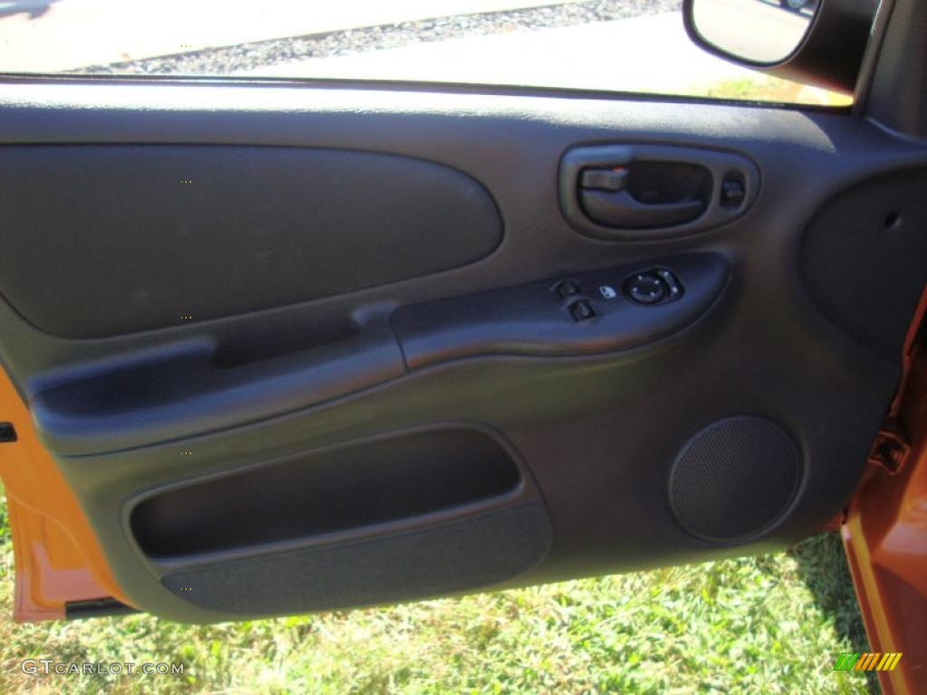 2005 Neon SXT - Orange Blast Pearlcoat / Dark Slate Gray photo #13