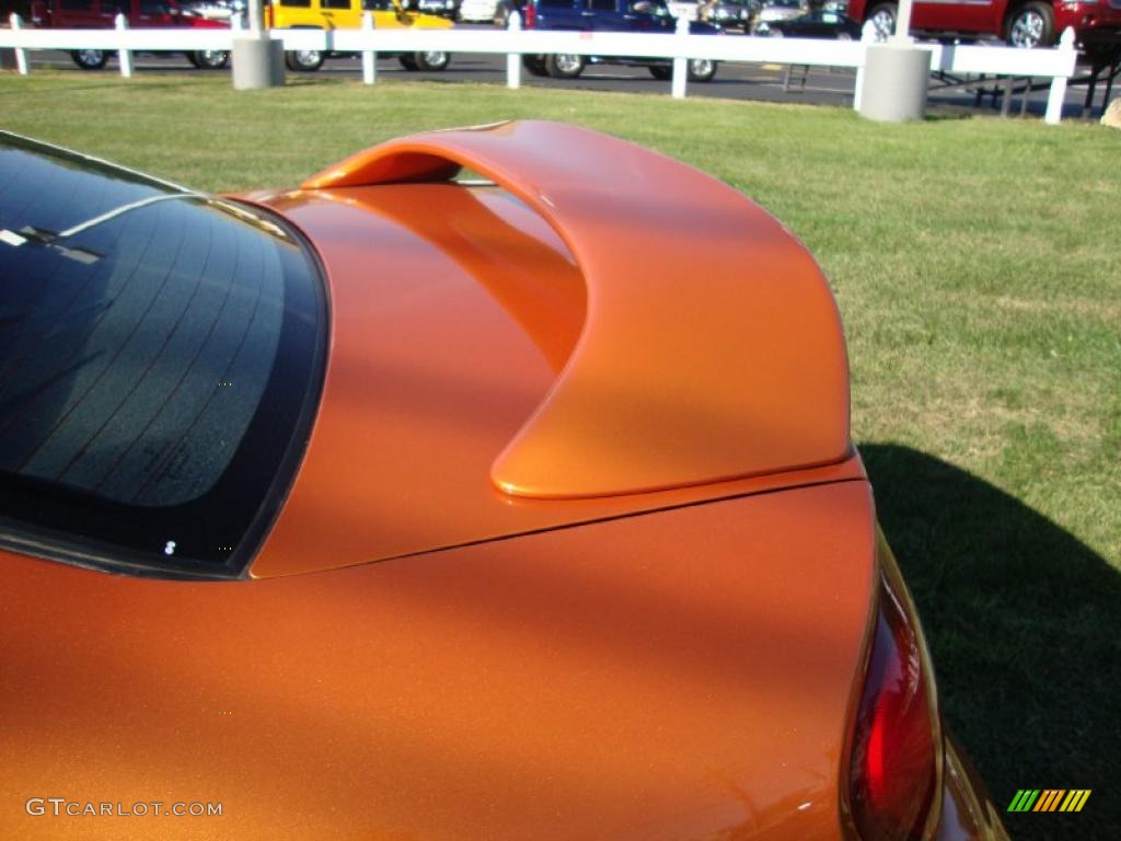 2005 Neon SXT - Orange Blast Pearlcoat / Dark Slate Gray photo #19
