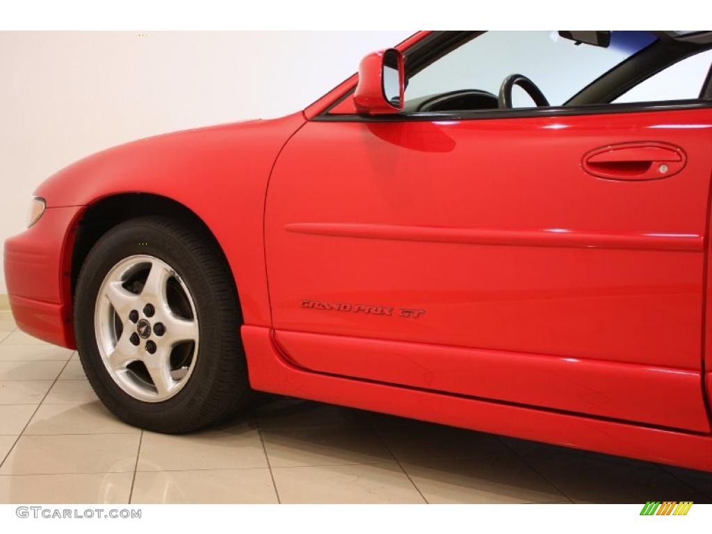 2002 Grand Prix GT Sedan - Bright Red / Graphite photo #25