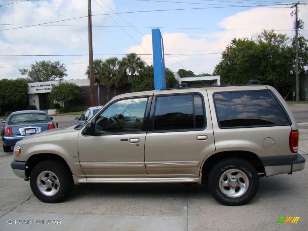 2000 Explorer XLT 4x4 - Harvest Gold Metallic / Medium Prairie Tan photo #5