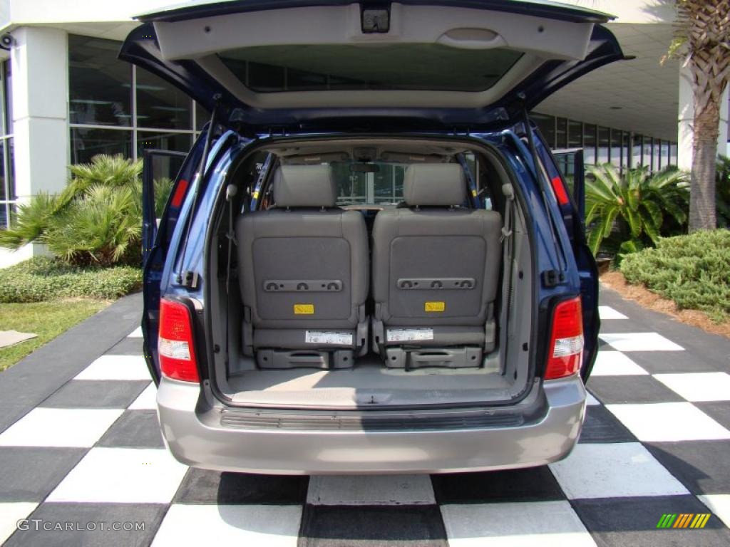 2004 Sedona EX - Imperial Blue / Gray photo #16