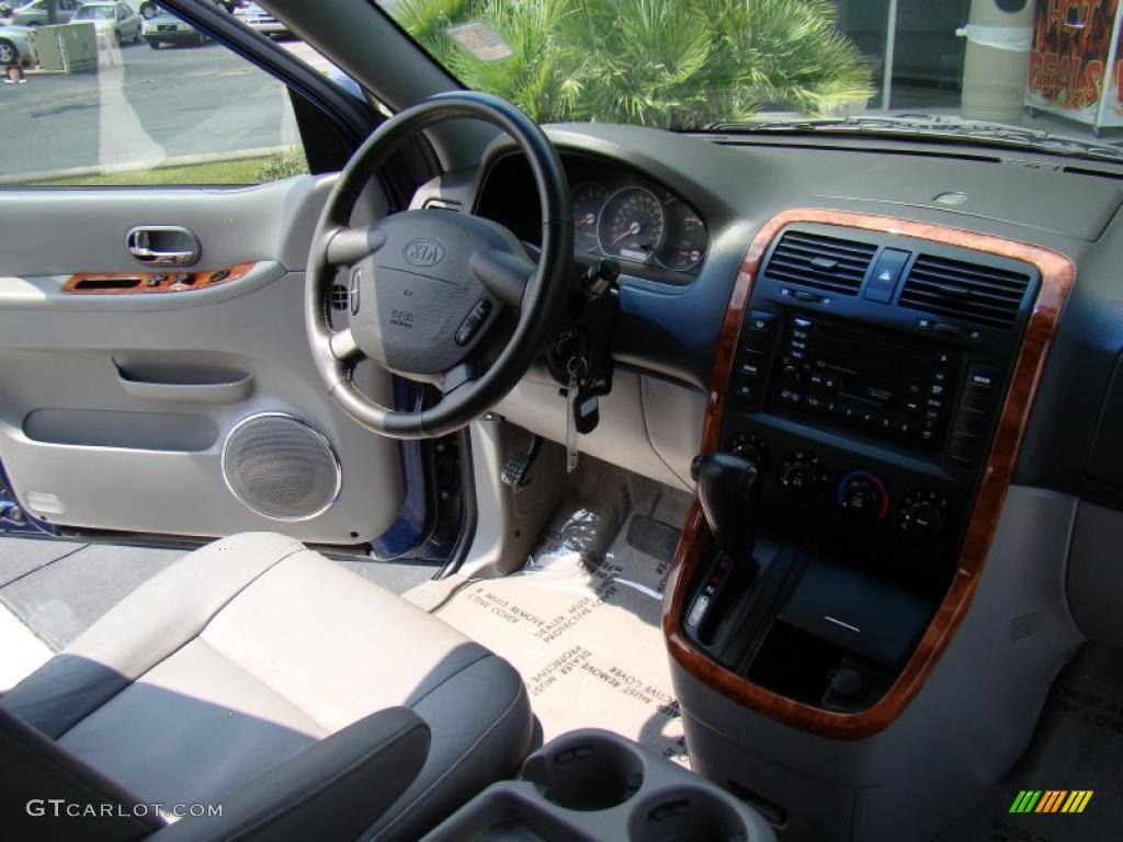 2004 Sedona EX - Imperial Blue / Gray photo #23