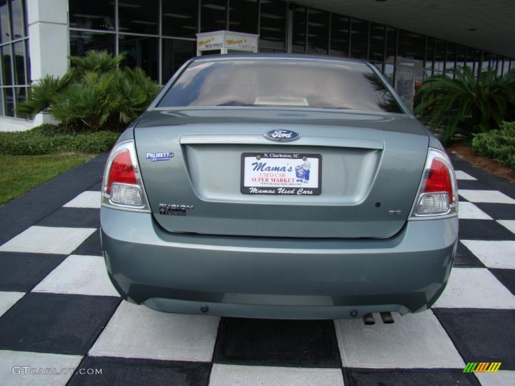 2006 Fusion SE - Titanium Green Metallic / Camel photo #8