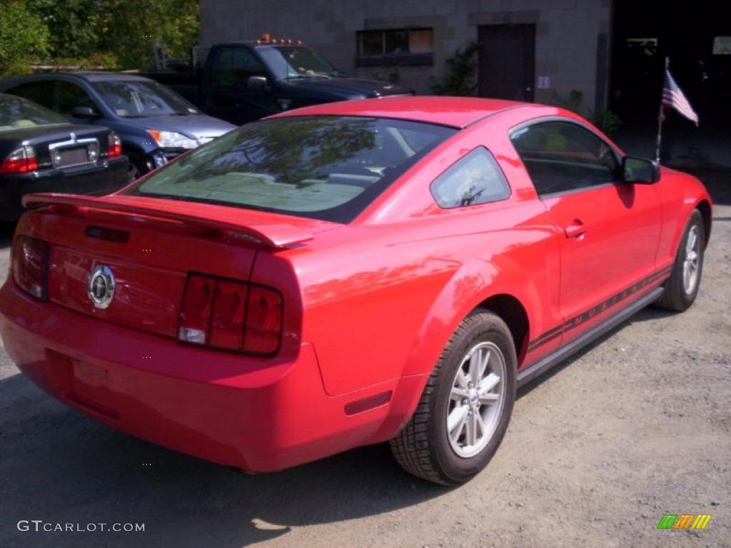 2005 Mustang V6 Deluxe Coupe - Torch Red / Dark Charcoal photo #4