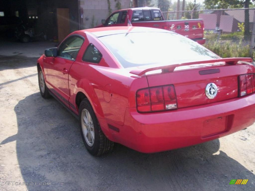 2005 Mustang V6 Deluxe Coupe - Torch Red / Dark Charcoal photo #5