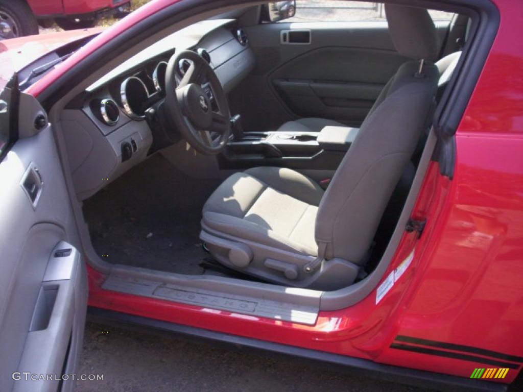 2005 Mustang V6 Deluxe Coupe - Torch Red / Dark Charcoal photo #9