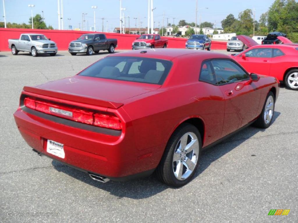 2010 Challenger R/T - Inferno Red Crystal Pearl / Dark Slate Gray photo #4