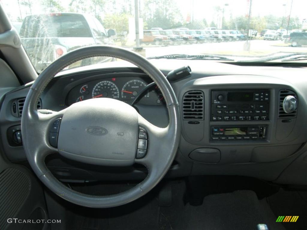 2002 F150 Lariat SuperCrew - Toreador Red Metallic / Medium Graphite photo #18