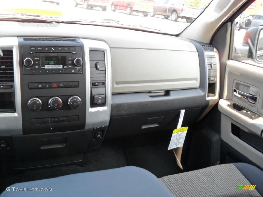 2011 Ram 1500 ST Crew Cab - Brilliant Black Crystal Pearl / Dark Slate Gray/Medium Graystone photo #16