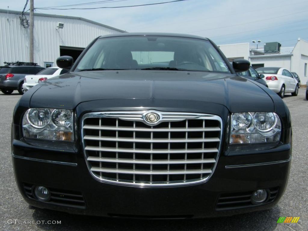 2008 300 Touring - Brilliant Black Crystal Pearl / Dark Slate Gray photo #8