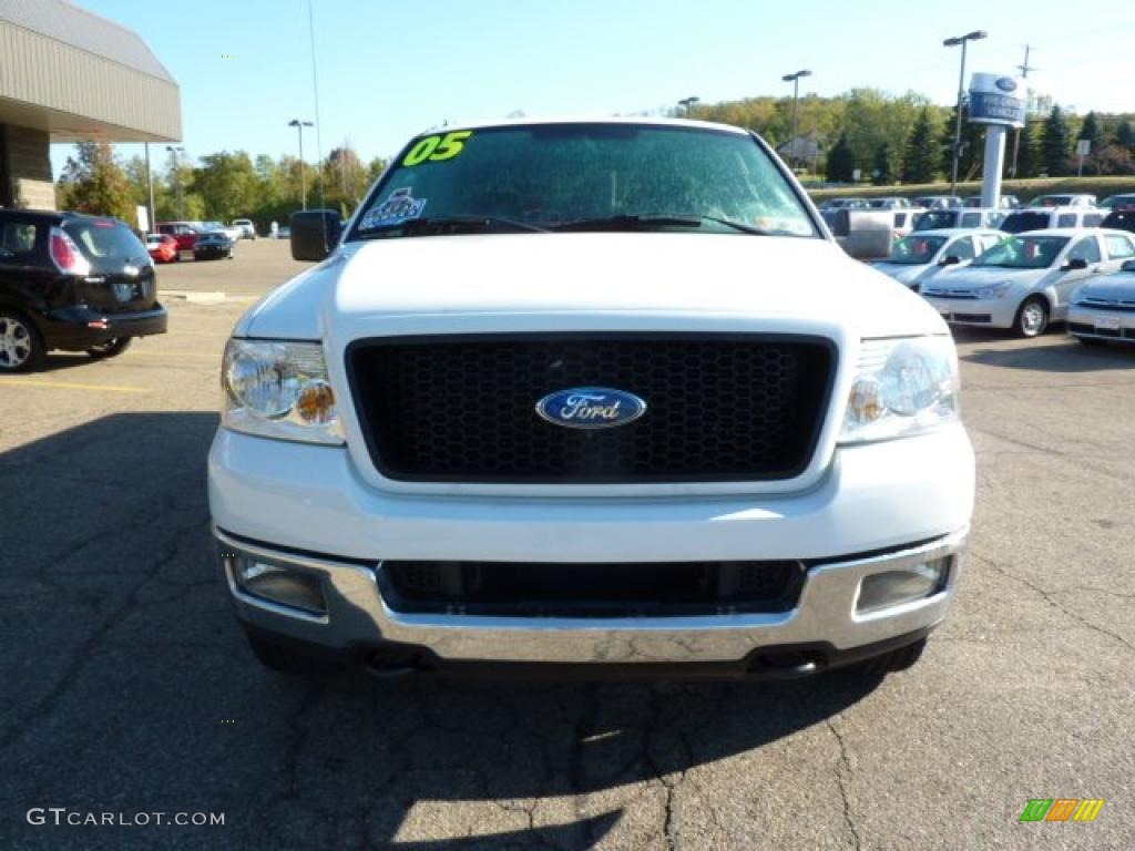 2005 F150 XLT SuperCab 4x4 - Oxford White / Medium Flint Grey photo #7