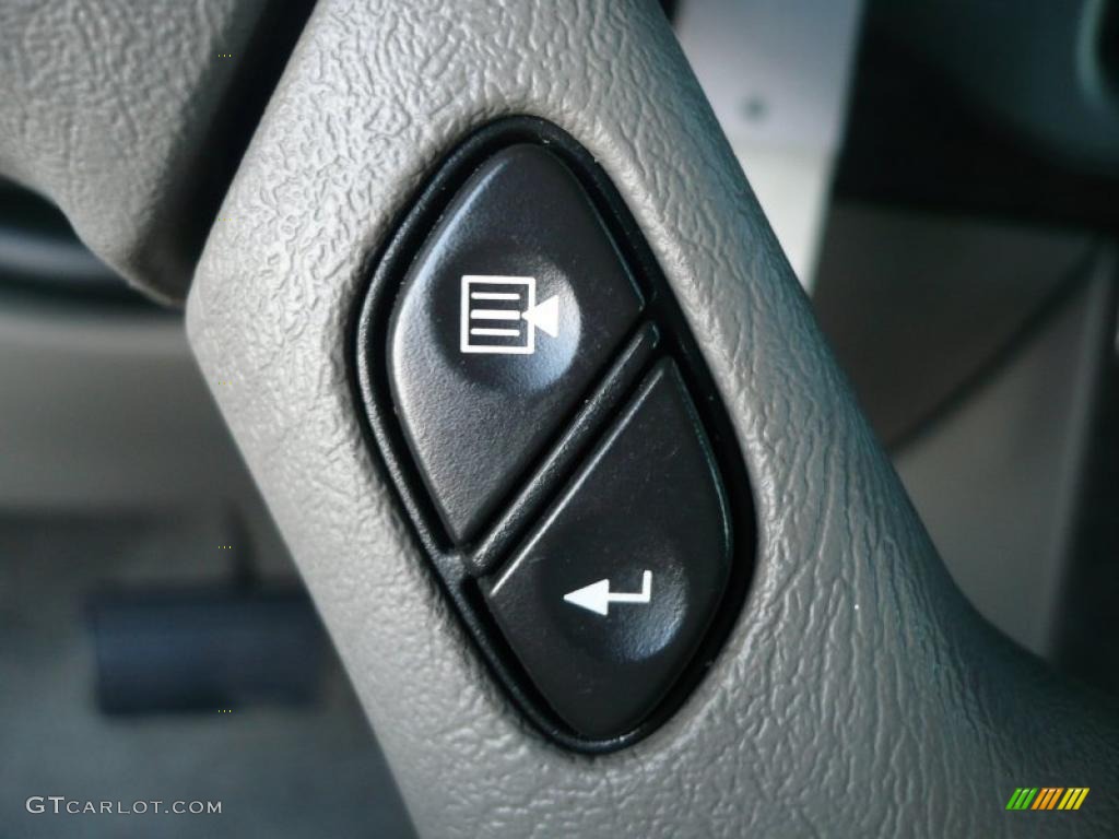 2004 Yukon Denali AWD - Silver Birch Metallic / Stone Gray photo #19