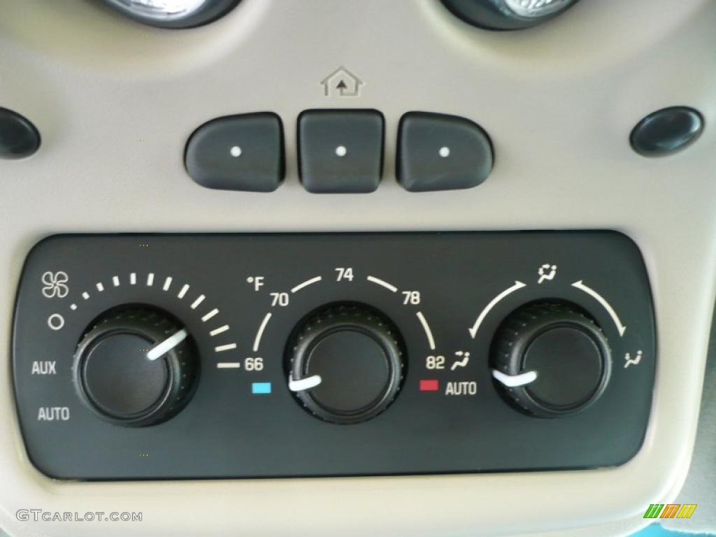 2004 Yukon Denali AWD - Silver Birch Metallic / Stone Gray photo #22