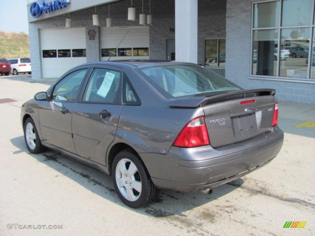 2005 Focus ZX4 SES Sedan - Liquid Grey Metallic / Dark Flint/Light Flint photo #5