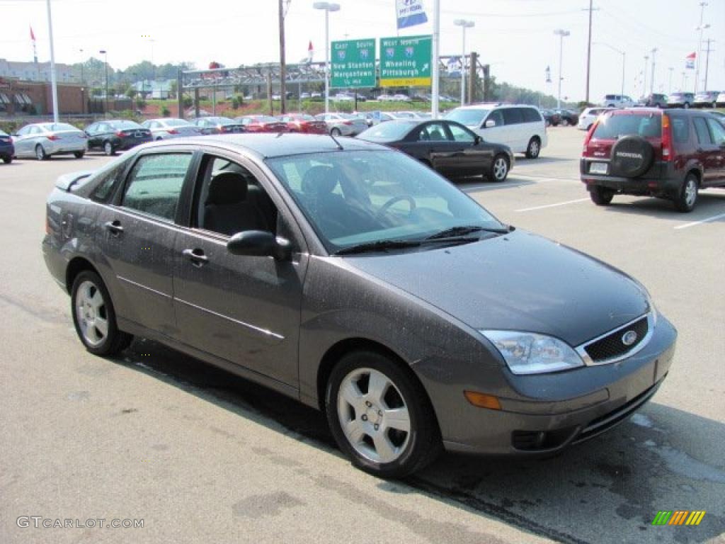 2005 Focus ZX4 SES Sedan - Liquid Grey Metallic / Dark Flint/Light Flint photo #9