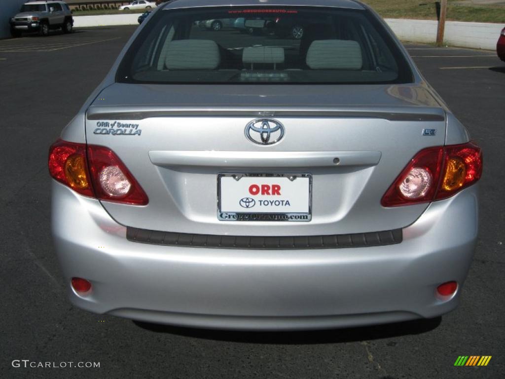 2010 Corolla LE - Classic Silver Metallic / Ash photo #5