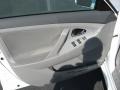 Super White - Camry SE Photo No. 10