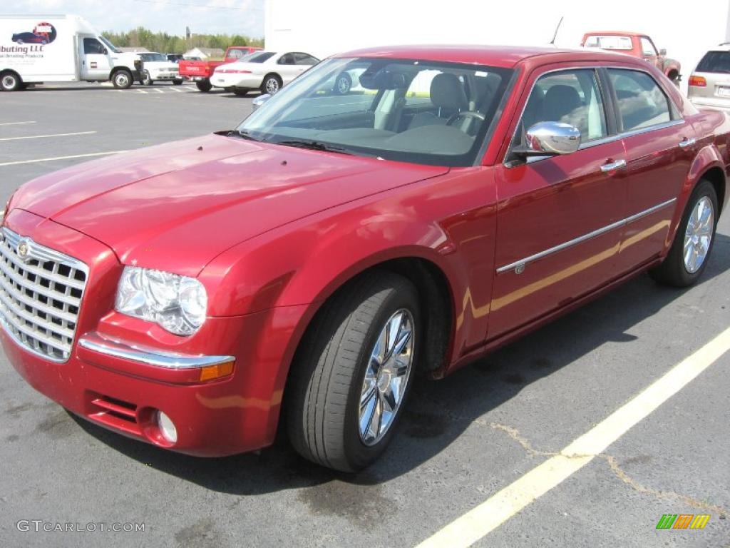 2008 300 C HEMI - Inferno Red Crystal Pearl / Dark Slate Gray photo #3