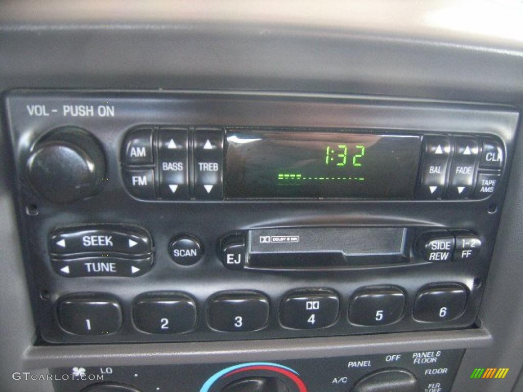 2004 F150 XL Heritage Regular Cab 4x4 - Bright Red / Heritage Graphite Grey photo #16