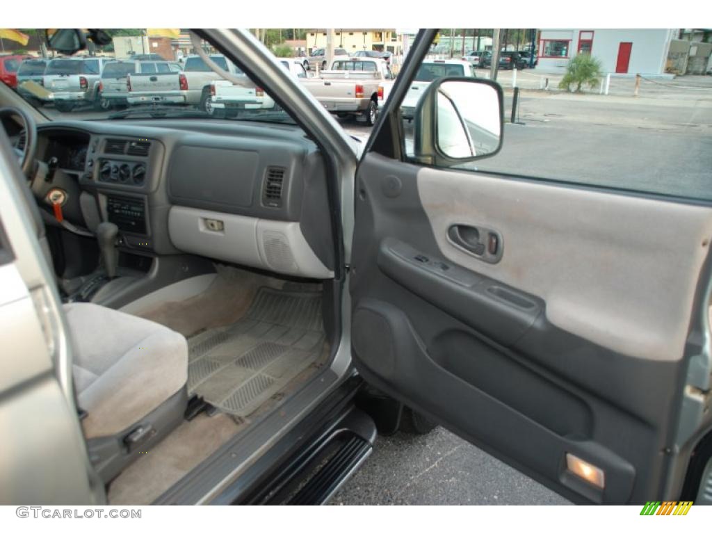 2000 Montero Sport XLS 4x4 - Seattle Silver Metallic / Gray photo #16