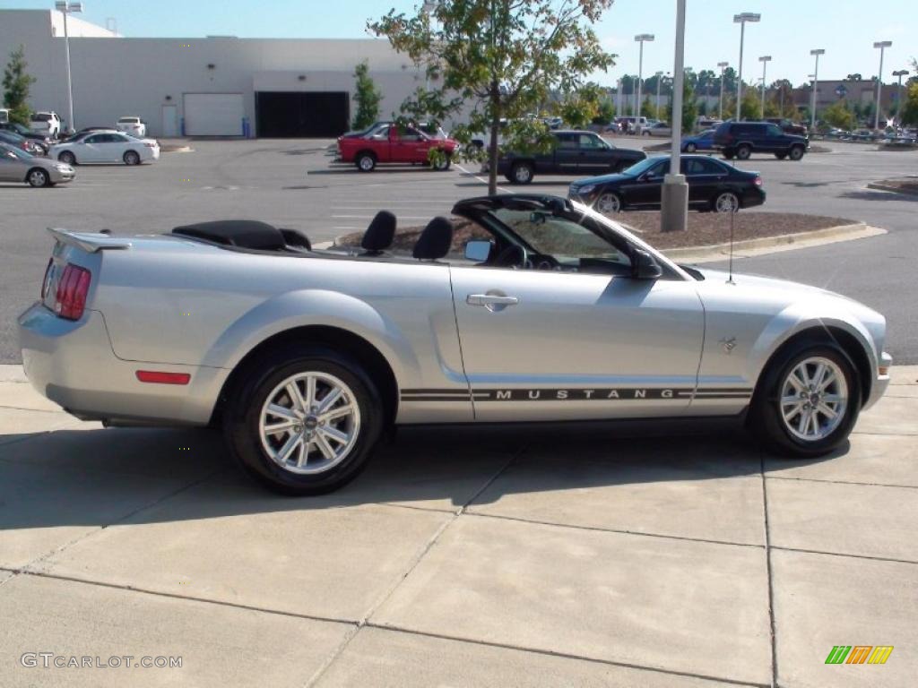 2009 Mustang V6 Convertible - Brilliant Silver Metallic / Light Graphite photo #5