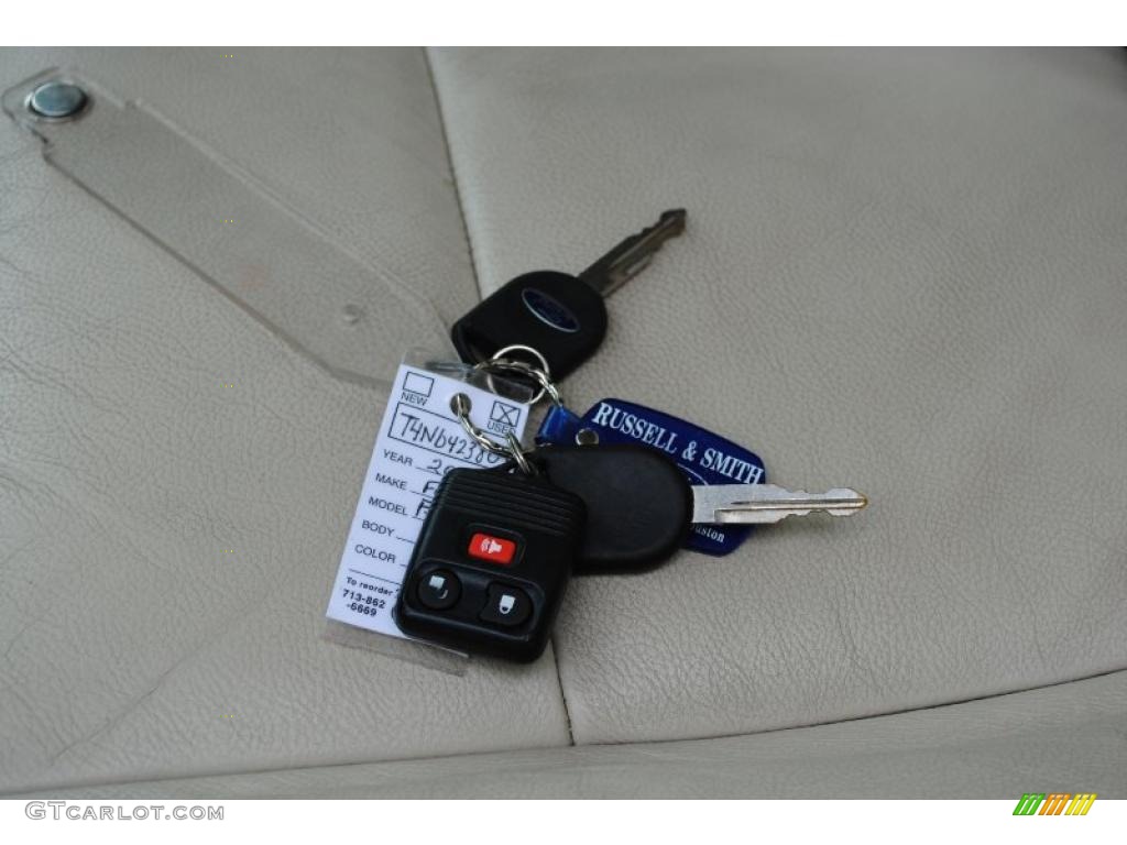 2004 F150 Lariat SuperCab - Medium Wedgewood Blue Metallic / Tan photo #20