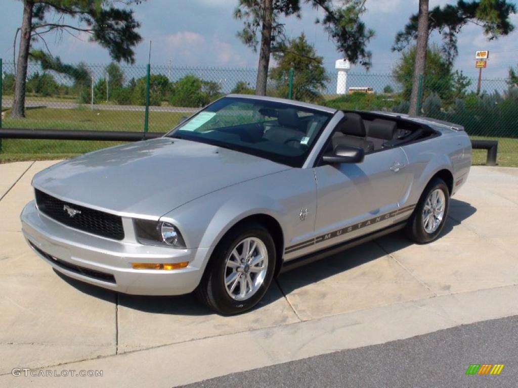 2009 Mustang V6 Convertible - Brilliant Silver Metallic / Light Graphite photo #13