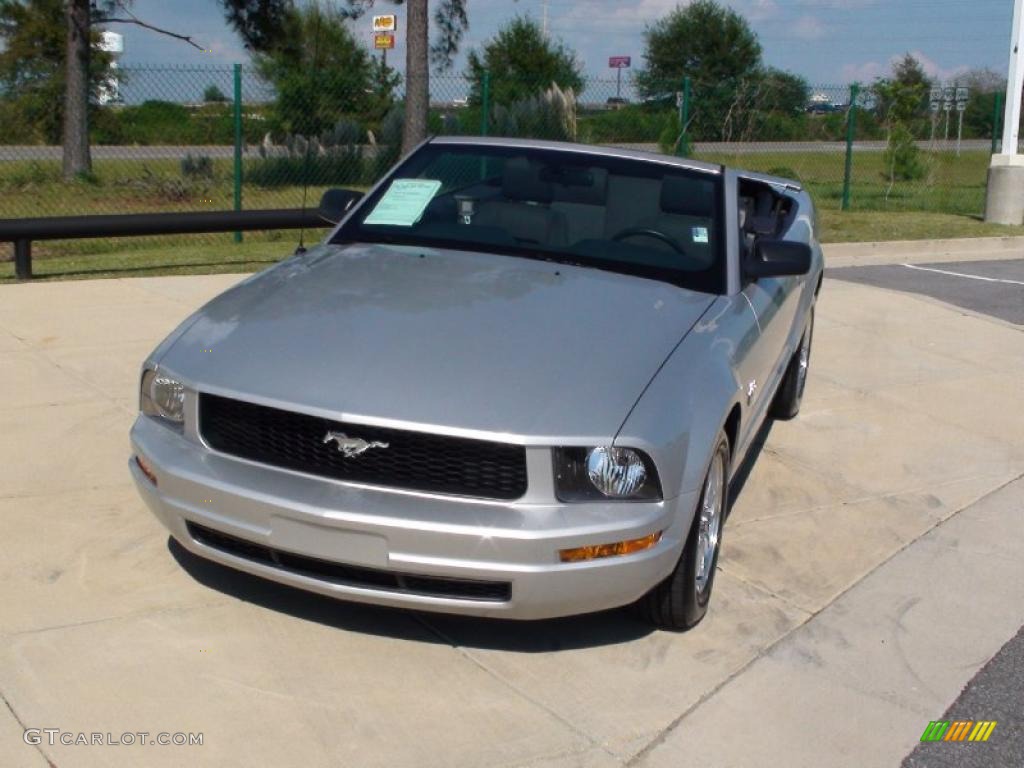 2009 Mustang V6 Convertible - Brilliant Silver Metallic / Light Graphite photo #14
