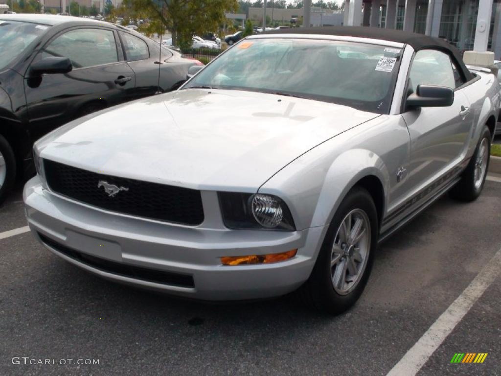 2009 Mustang V6 Convertible - Brilliant Silver Metallic / Light Graphite photo #39