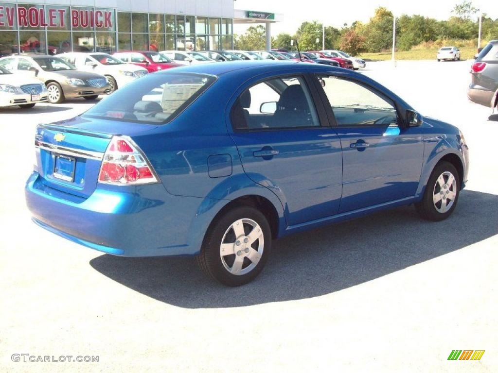 2010 Aveo LT Sedan - Bright Blue / Charcoal photo #12