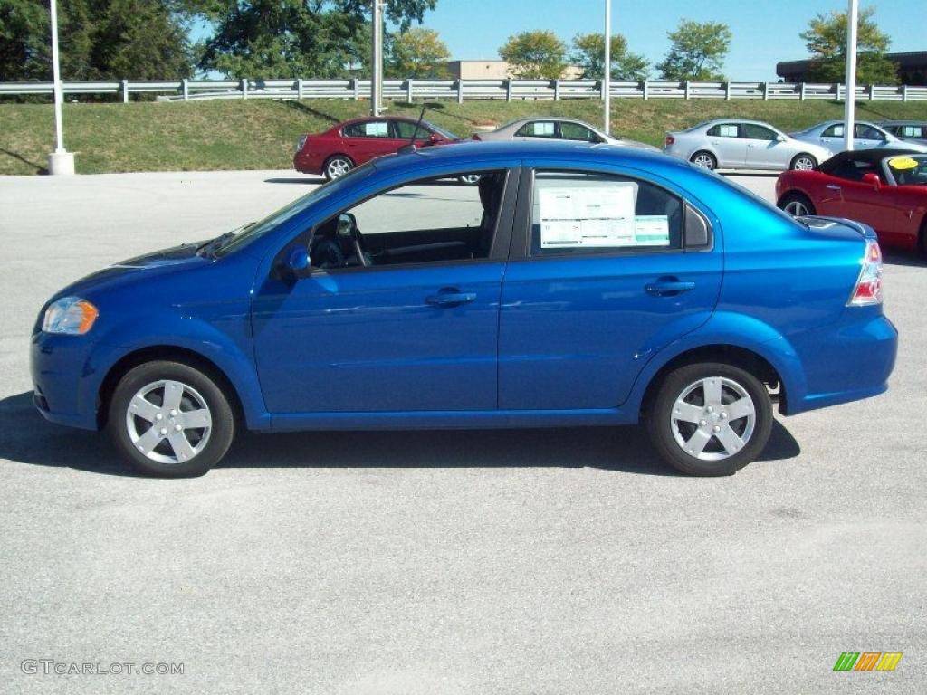 2010 Aveo LT Sedan - Bright Blue / Charcoal photo #13