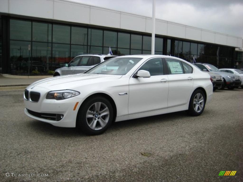 2011 5 Series 528i Sedan - Alpine White / Black photo #1