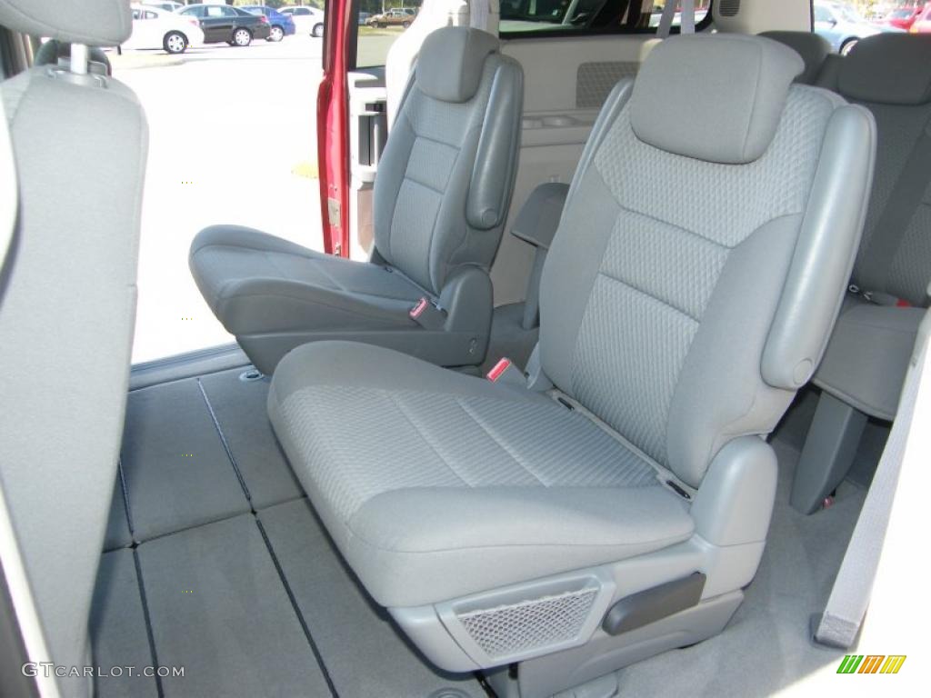 2010 Town & Country LX - Inferno Red Crystal Pearl / Medium Slate Gray/Light Shale photo #28